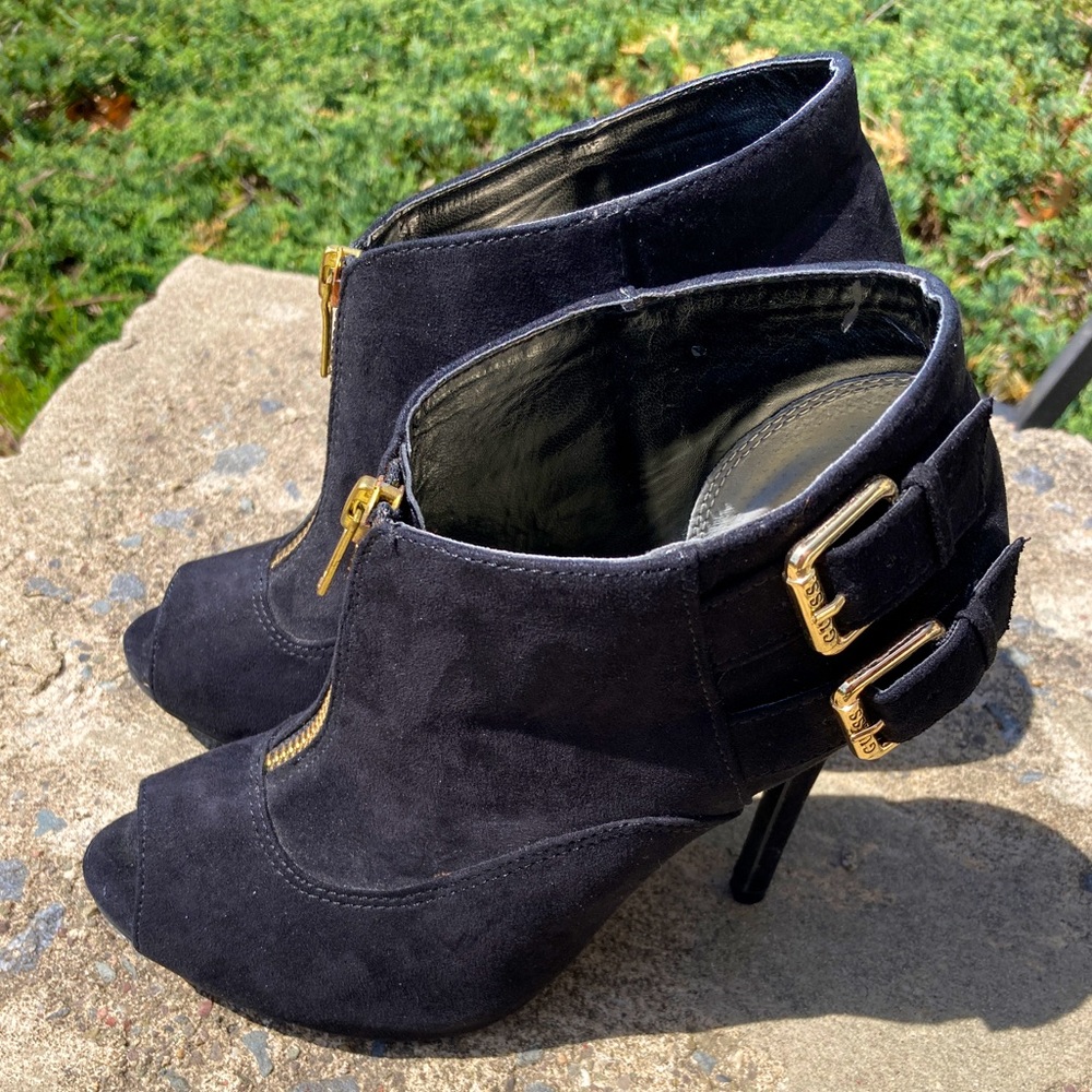 Guess peep-toe black velvet heels size 7 gold buckles zipper
